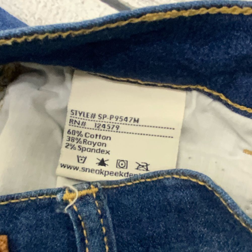 SNEAK PEEK distressed skinny jeans - Picture 5 of 7